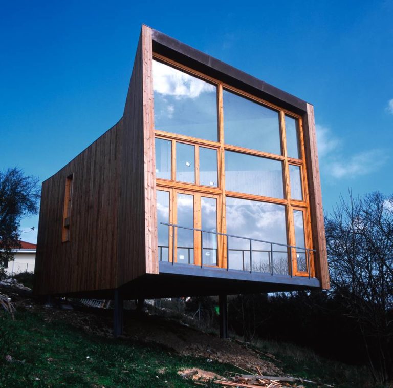 Hybrid Architecture, House of steel and Wood by Ecosistema Urbano